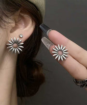 Fine Silk Copper Alloy Daisy Stud Earrings