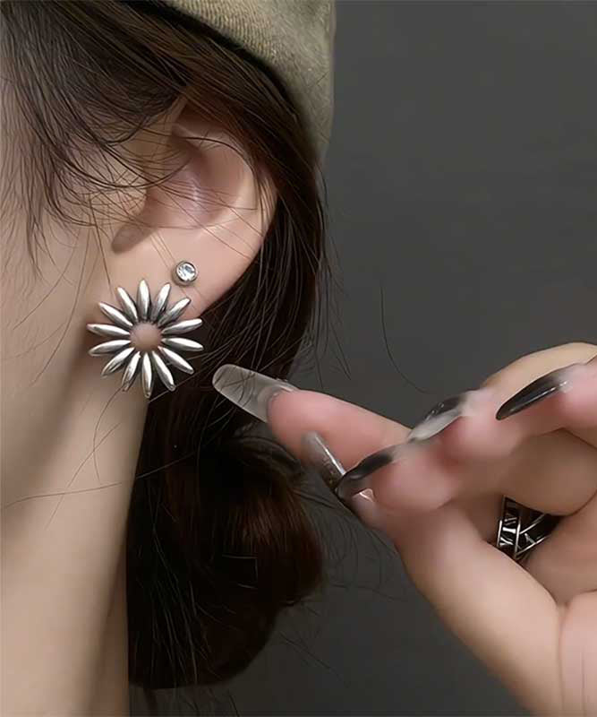 Fine Silk Copper Alloy Daisy Stud Earrings