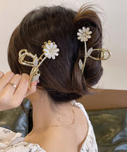 Stylish Gold Alloy Zircon Cymophane Chrysanthemum Hairpin