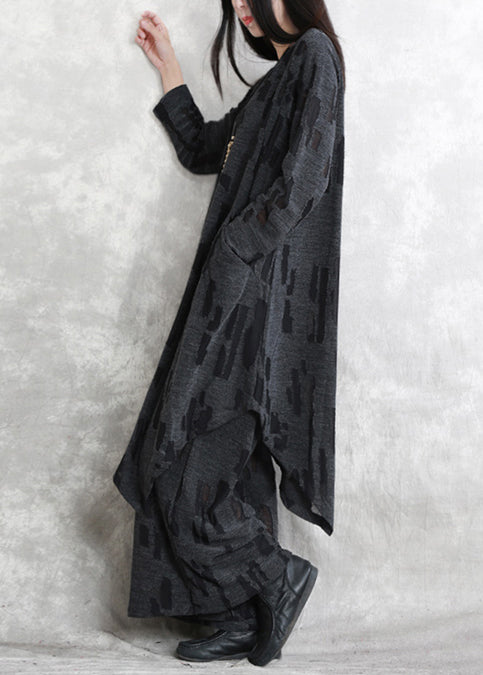 Feiner dunkelgrauer Jacquard aus reiner Baumwolle, gemischt aus zwei Teilen. Trendige neue Langarm-Taschen am Hals, asymmetrisches Design und weite Hosen