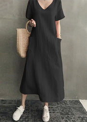 Einfarbiges Kleid aus 100 % Baumwolle mit kurzen Ärmeln, V-Ausschnitt und seitlichen Taschen