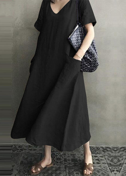 Einfarbiges Kleid aus 100 % Baumwolle mit kurzen Ärmeln, V-Ausschnitt und seitlichen Taschen