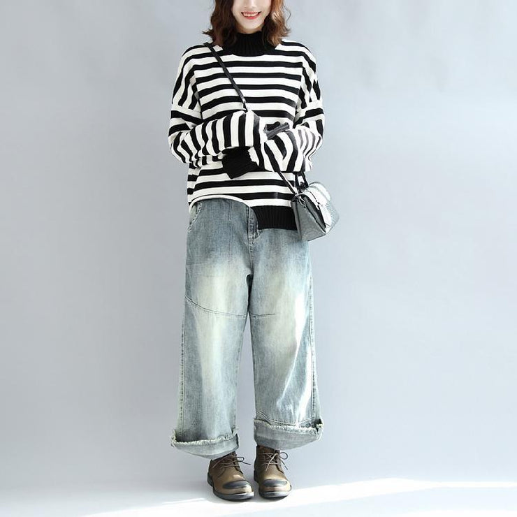 2021 Mode schwarz weiß gestreifte Baumwollstrickoberteile plus asymmetrischer Designpullover in Größe