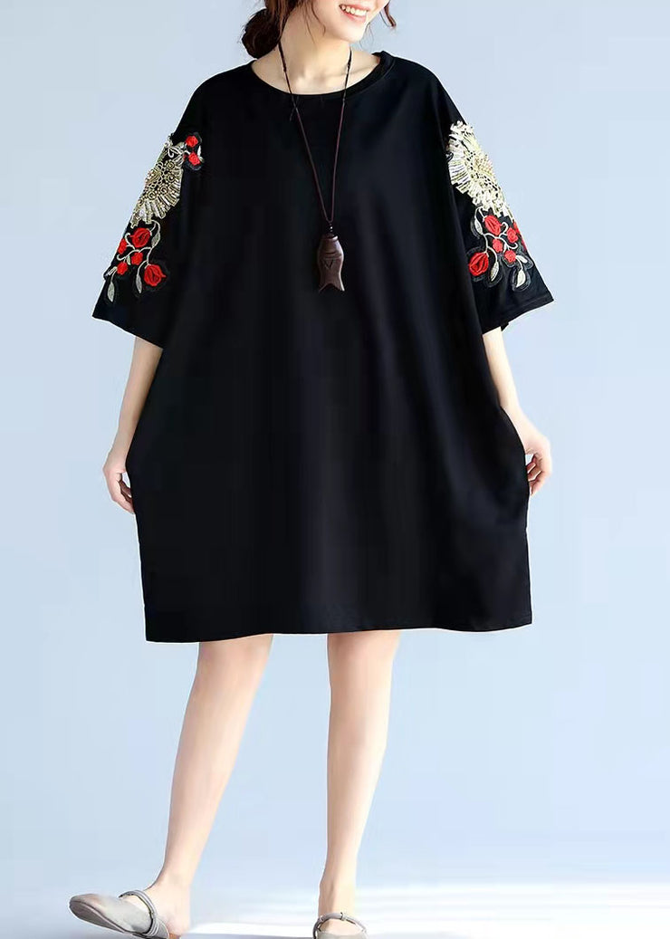 2021 einzigartiger stylischer schwarzer Baumwollpullover mit Stickerei plus Größenapplikationen mit kurzen Ärmeln und mittleren Oberteilen