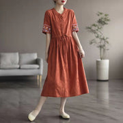 Kunstrosa Leinenkleid V-Ausschnitt Stickerei Leinenroben Kleid