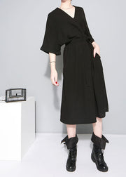Wunderschönes schwarzes Kleid mit V-Ausschnitt und halben Ärmeln