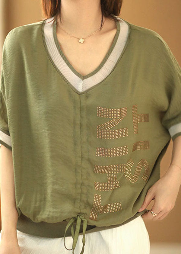 Schönes grünes Patchwork-Hemd mit V-Ausschnitt und Kordelzug, kurzärmlig