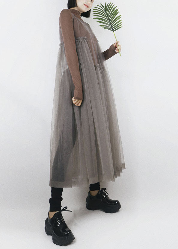 Schönes graues asymmetrisches Tüll-langes Kleid mit O-Ausschnitt, ärmellos