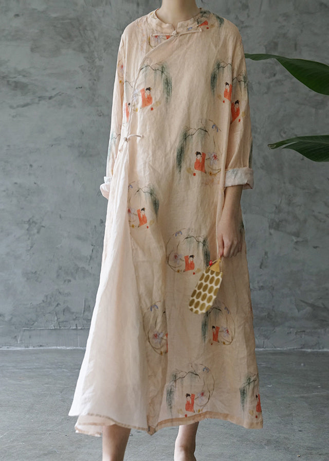 Schönes hellrosa Patchwork-Leinenkleid mit Stehkragen und langen Ärmeln