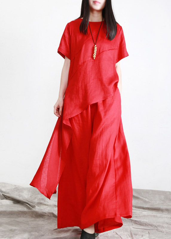 Schönes rotes asymmetrisches Leinenoberteil mit O-Ausschnitt und zweiteilige Hosen im Sommer