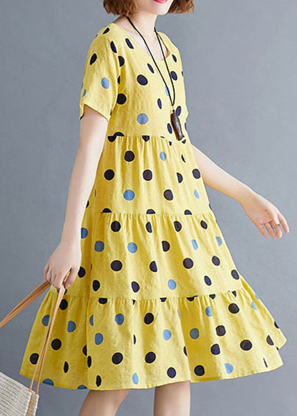 Schönes gelbes Partykleid aus Baumwolle mit O-Ausschnitt, Punktdruck und kurzen Ärmeln