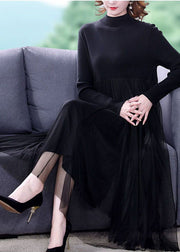 Langes Strickkleid aus schwarzem Patchwork-Tüll mit extra weitem Saum und langen Ärmeln