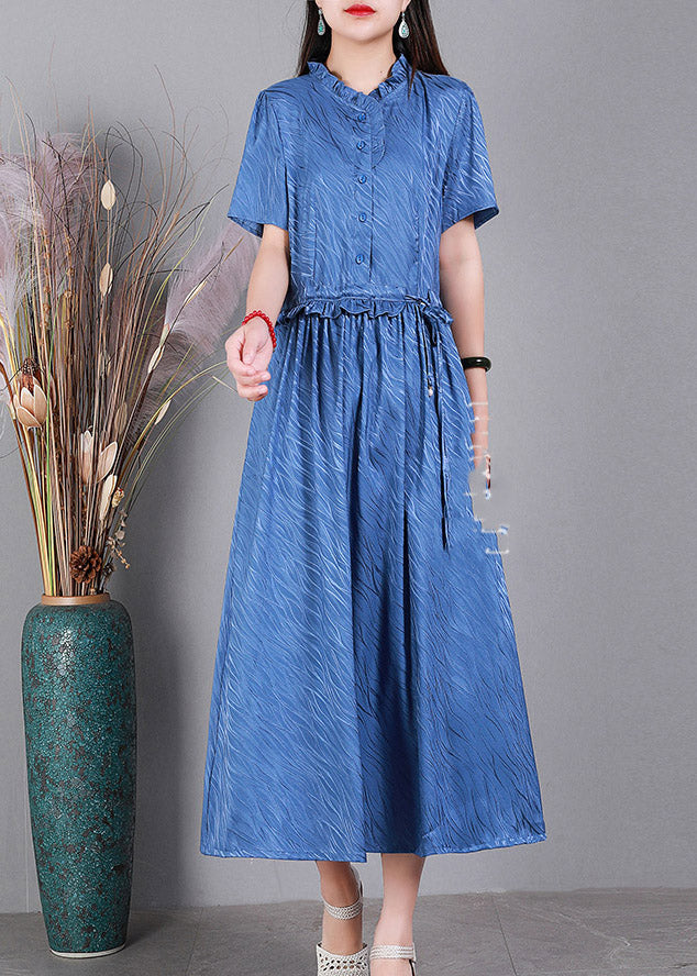 Blaues langes Seidenkleid mit Rüschen und Taillenbund und kurzen Ärmeln