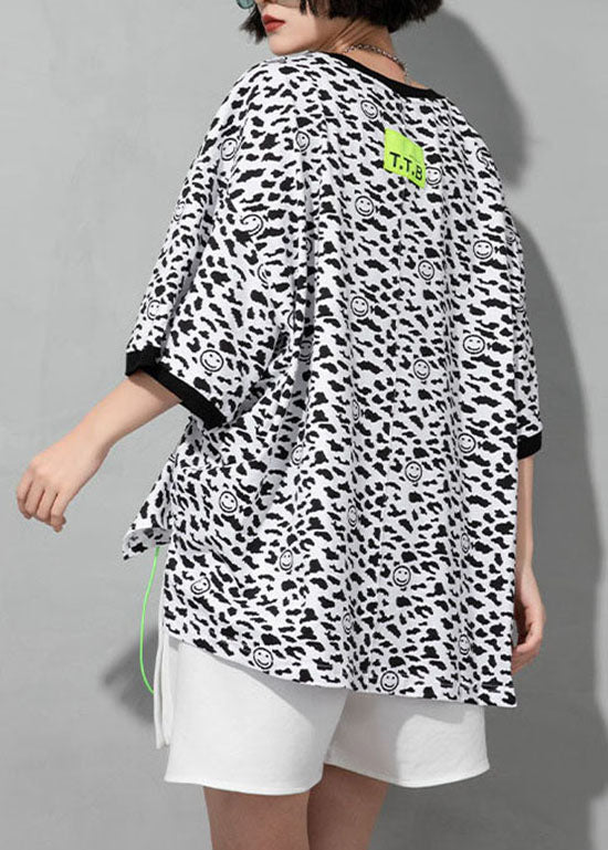 Böhmisches weißes T-Shirt mit O-Ausschnitt und Kordelzug aus Leoparden-Baumwolle mit kurzen Ärmeln