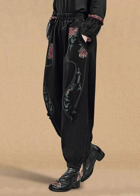 Boutique Schwarze, elastische Taillentaschen, bedruckte Baumwoll-Denim-Haremshose im Herbst