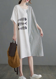 Boutique Weißes gestreiftes Patchwork-Kleid mit O-Ausschnitt und kurzen Ärmeln