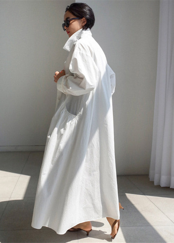 Boutique Weißes Baumwollkleid mit Peter-Pan-Kragen und langen Ärmeln
