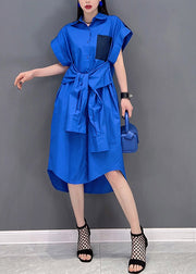 Kurzes blaues Peter-Pan-Kragen-Knopf-Taschen-Krawatten-Taillen-niedriges hohes Design-Kleid mit kurzen Ärmeln