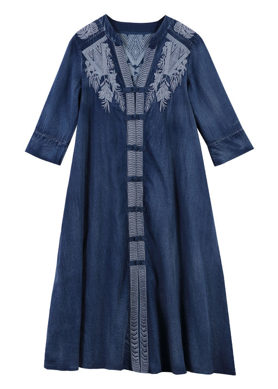 Kurzes blaues Kleid mit V-Ausschnitt und bestickter Baumwolle in A-Linie mit halben Ärmeln