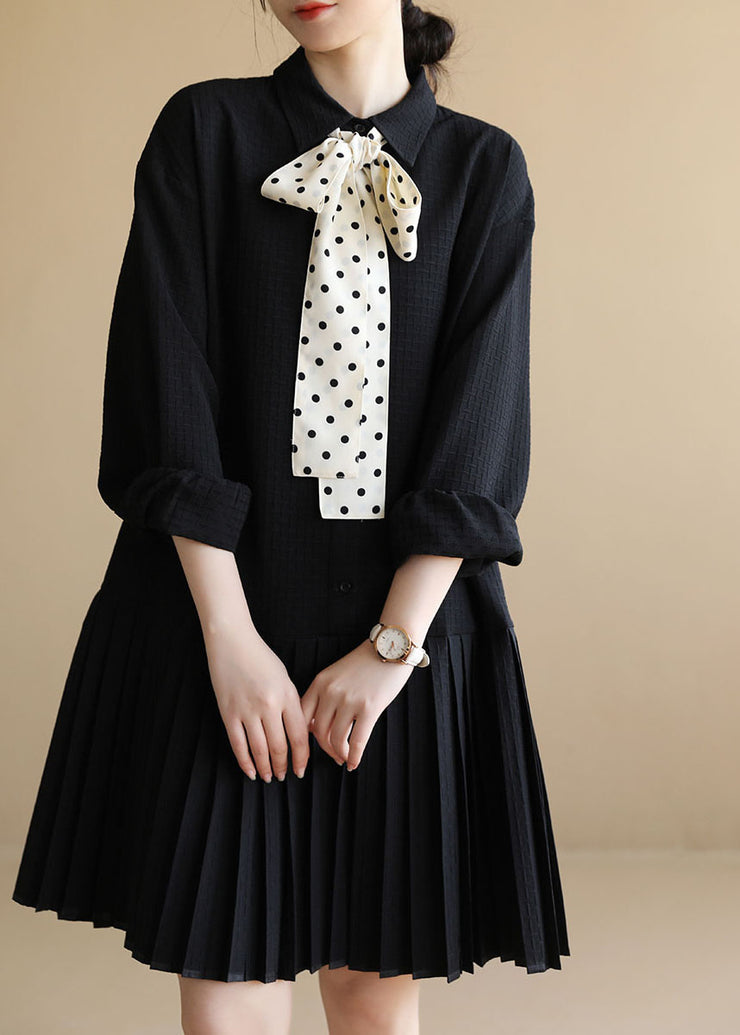 Beiläufiges schwarzes Peter-Pan-Kragen-Patchwork-Plaid-Bogen-Krawatten-Baumwollplissee-Kleid mit langen Ärmeln