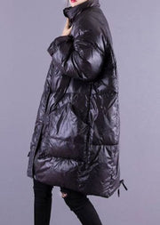 Lässiger schwarzer Mantel mit Reißverschlusstaschen aus feiner Baumwolle im Winter