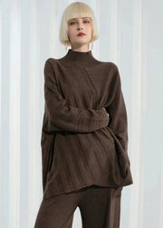 Lässiger dunkelkhakifarbener Rollkragenpullover mit dickem asymmetrischem Design Wollpullover mit langen Ärmeln