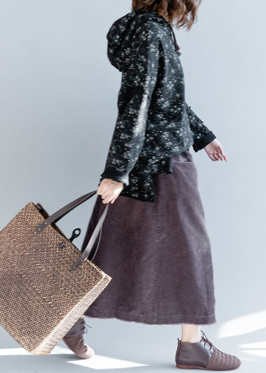 Schicker, schwarzer, seitlich offener Baumwoll-Pullover mit Kapuze und Streetwear-Frühling