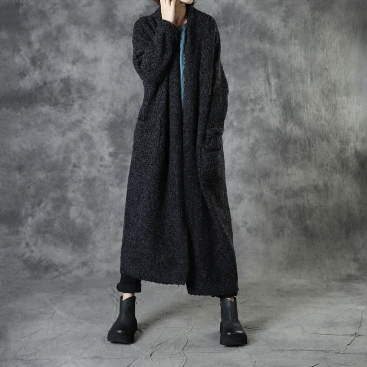 Schicker, schwarzer, lockerer Herbst-Pullover-Mantel