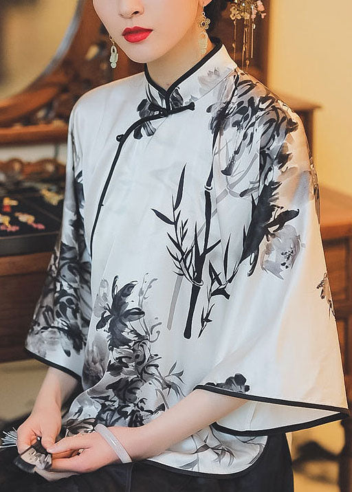 Seidenoberteil im chinesischen Stil mit weißem Stehkragen und Knopfdruck