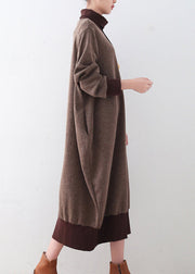 Klobige braune Pulloverkleider Locker sitzender Pullover Boutique Winterkleid mit Stehkragen Patchwork
