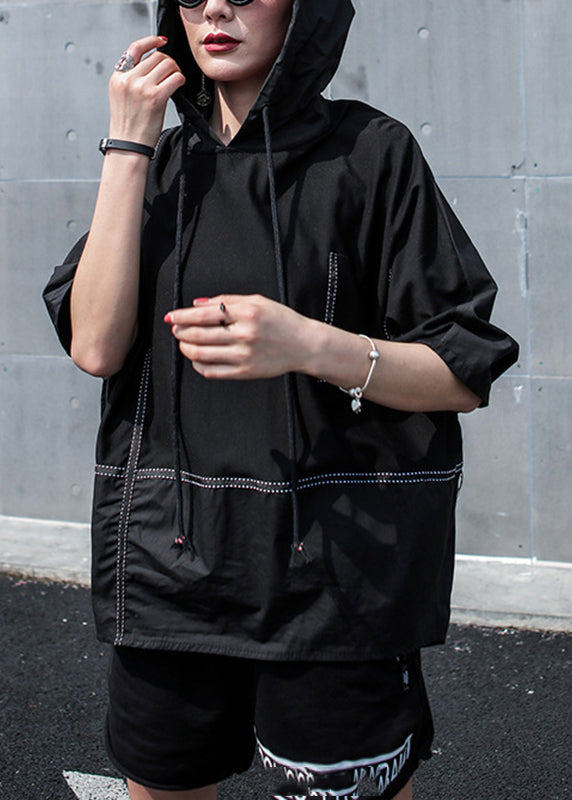 Eleganter schwarzer O-Neck-Patchwork-Mantel mit Kordelzug und Kapuze, halbe Ärmel