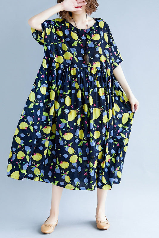 Elegante Leinenkleider mit Marinedruck in Übergröße. Kurzärmlige Sommerkleider aus Baumwolle mit Rundhalsausschnitt