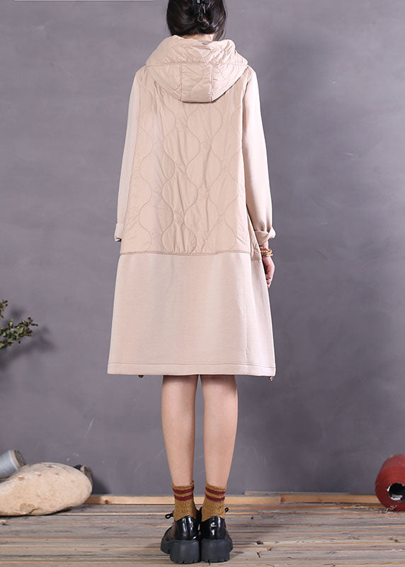 Elegantes beiges Patchwork-Kleid aus feiner Baumwolle mit Kapuze Winter