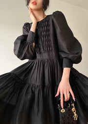 Elegantes schwarzes Seidenkleid mit O-Ausschnitt und langen Ärmeln