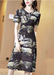 Elegantes schwarzes V-Ausschnitt 2022 bedrucktes Seiden-Cinch-Kleid mit kurzen Ärmeln