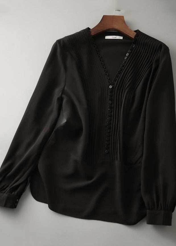 Elegante schwarze Seidenhemden mit langem Ärmel und V-Ausschnitt und Faltenknöpfen