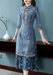 Elegantes blaues Stehkragen besticktes Patchwork-Baumwoll-Denim-gefälschtes zweiteiliges Kleid mit halben Ärmeln