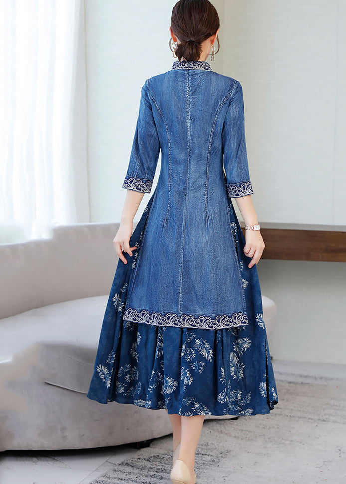 Elegantes blaues Stehkragen besticktes Patchwork-Baumwoll-Denim-gefälschtes zweiteiliges Kleid mit halben Ärmeln