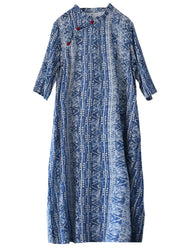 Elegantes blaues Cheongsam-Kleid mit seitlich offenem Stehkragen und halbem Ärmel