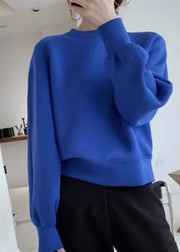 Elegantes blaues kurzes lässiges Herbst-Pullover mit O-Ausschnitt