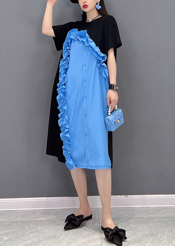 Elegantes blaues Patchwork-Knopfkleid mit kurzen Ärmeln und Rüschen und O-Ausschnitt