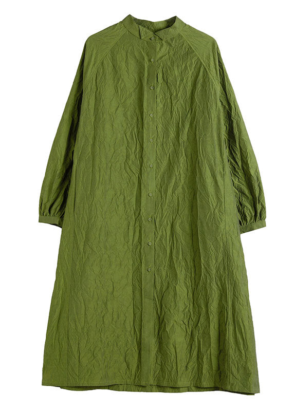 Elegantes grünes, zerknittertes langes Kleid aus Baumwolle mit Knöpfen