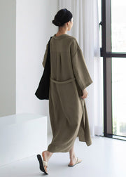 Elegantes graues Peter-Pan-Kragentaschen asymmetrisches Kleid mit langen Ärmeln