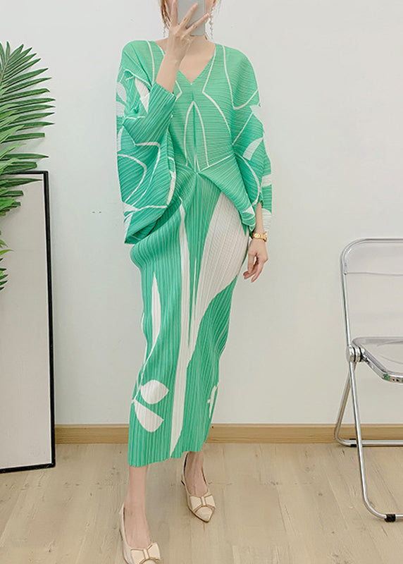Elegante, hellgrüne, faltige Urlaubskleider mit V-Ausschnitt und langen Ärmeln