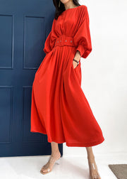 Elegante rote Slash Neck Pockets Schärpen Seidenurlaub Plissee Kleider Fledermausärmel