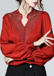 Elegantes rotes V-Ausschnitt-Knopf besticktes Patchwork-Seidenhemd-Oberteil Frühling