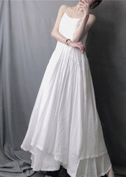 Elegantes, weißes, asymmetrisches, geschichtetes, faltiges Spaghettiträger-langes Kleid ohne Ärmel