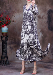 Elegantes, weißes, asymmetrisches Design mit V-Ausschnitt und Batik-Seidenkleid mit langen Ärmeln