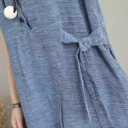 Elegantes blaues Naturleinenkleid plus Größe Leinenkleidungskleid mit Seitenbindung Eleganter Leinenkaftan mit Reverskragen