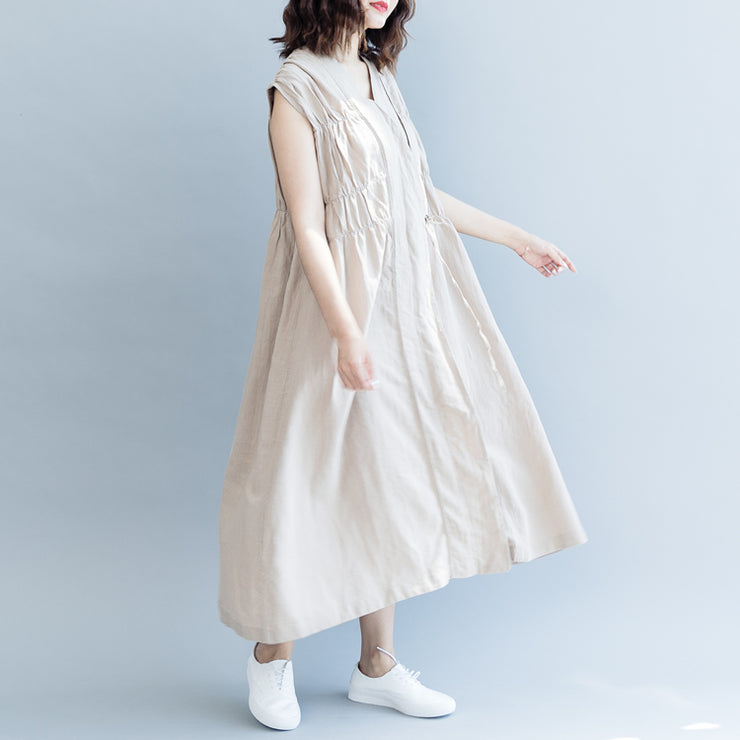 Elegantes knielanges Kleid aus bordeauxfarbenem Baumwoll-Leinen. Trendige Kleider aus Baumwoll-Leinen in Übergröße